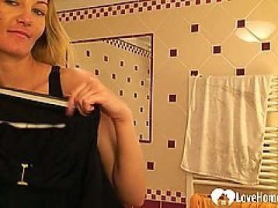 Blondie teases with her tight wet pussy HD
