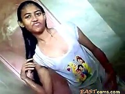 Indian teen in shower with her bf
