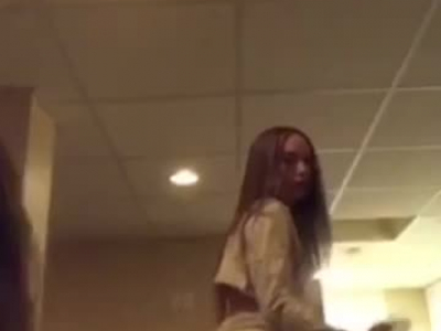 teen clapping her ass on periscope