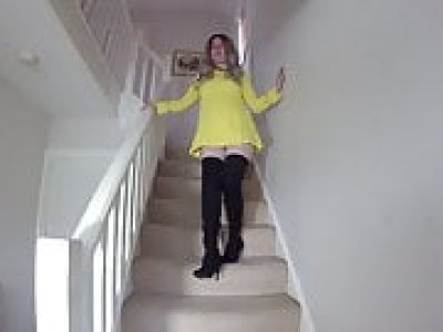 Star Trek Cosplay Commander Haley on the stairs