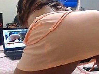 Mature slut likes to show on webcam