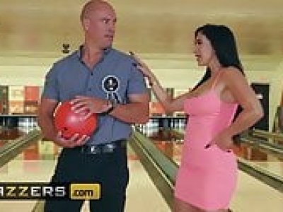 Valerie Kay Sean Lawless - Bowling For The Bachelor