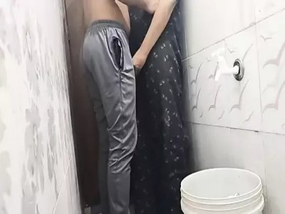 Bathroom Sex Hot Aunty with very Yang Boyfriend Taking