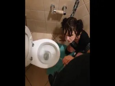 Cute Emo Pigtailed Girl Taking Me for a Piss: Free Porn d2