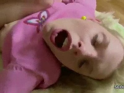 Petite Sister Wake Up Moms Young Lover to get Fuck 