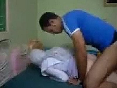 turbanliyi gotten sikmeye calisiyor