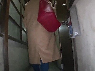 Bring her out to eat and eat her pussy p01