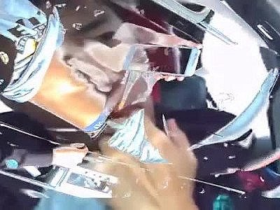 Choi bot cat bu trong hotel