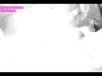 Pseudo-goth big tiddy girl masturbates