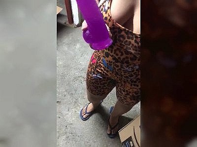 Amazon Delivery Man Surprised By BIG ASS MILF