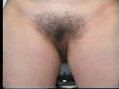 Karin mit buntem Badeanzug und nackt.