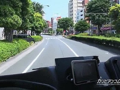 Mature cougar suck in a middle of the afternoon on Bus