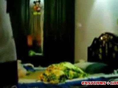 Abang gelojoh main adik bila mak bapak keluar ruma