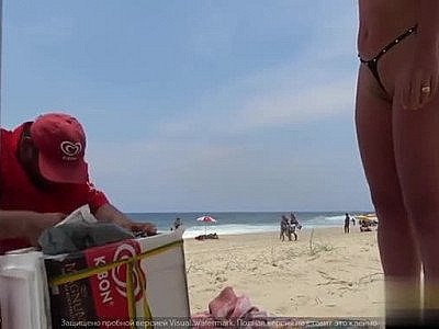 Beach vendor meets mom