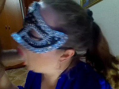 Mature woman performs amateur blowjob and handjob for cumshot