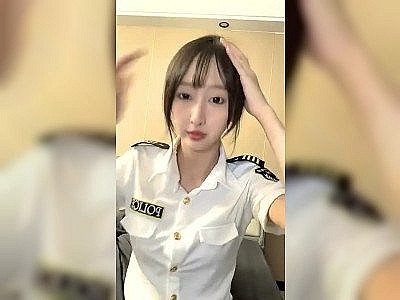极品女神，蜂腰翘臀尤物每天发嗲，今天女警制服