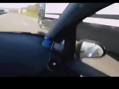 Female Uber Driver Gives Her Passenger A Handjob