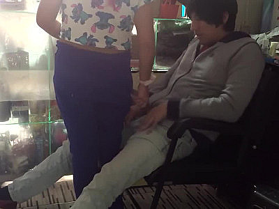 Me Corro Dentro De La Vagina De Mi Hermanastra Frente A Los Vecinos,casi Nos Atr